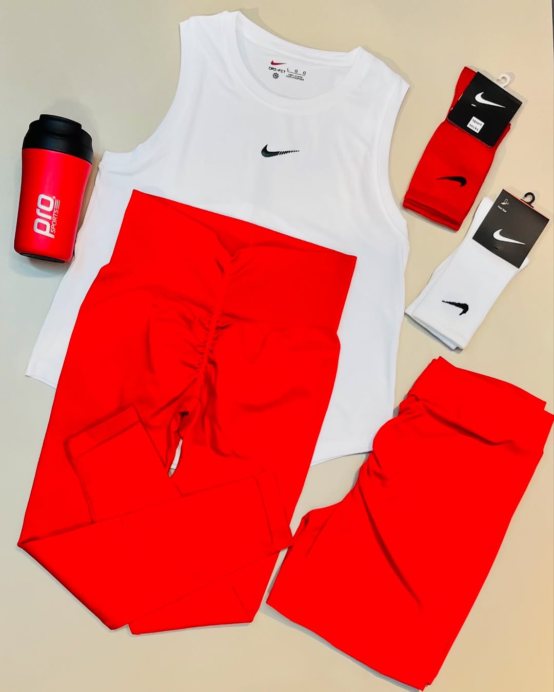 ست ورزشی سفیدوقرمز